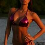 Renata Gonzalez Fotos En Bikini Morado Con Minifalda 4