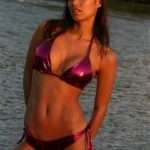 Renata Gonzalez Fotos En Bikini Morado Con Minifalda 2