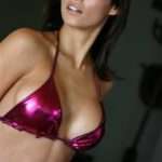 Renata Gonzalez Fotos En Bikini Morado Con Minifalda 39