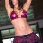 Renata Gonzalez Fotos En Bikini Morado Con Minifalda 37