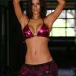 Renata Gonzalez Fotos En Bikini Morado Con Minifalda 32