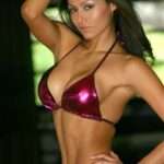 Renata Gonzalez Fotos En Bikini Morado Con Minifalda 25