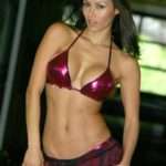 Renata Gonzalez Fotos En Bikini Morado Con Minifalda 23
