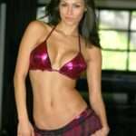 Renata Gonzalez Fotos En Bikini Morado Con Minifalda 22