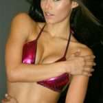 Renata Gonzalez Fotos En Bikini Morado Con Minifalda 14