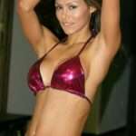 Renata Gonzalez Fotos En Bikini Morado Con Minifalda 10