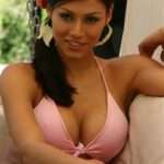 Renata Gonzalez Fotos en Bikini Rosado 15