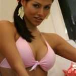 Renata Gonzalez Fotos en Bikini Rosado 11