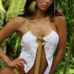 Renata Gonzalez Fotos En Bikini Blanco Con Dorado 6