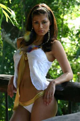 Lee más sobre el artículo Renata Gonzalez Fotos En Bikini Blanco Con Dorado